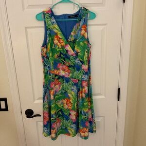 LAUREN RALPH LAUREN TROPICAL PRINT DRESS.  EXCELLENT CONDITION.  SIZE 14. COMFY!